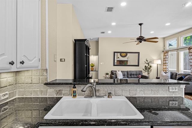 921 Lochmoor Lane, Highland Village, TX 75077