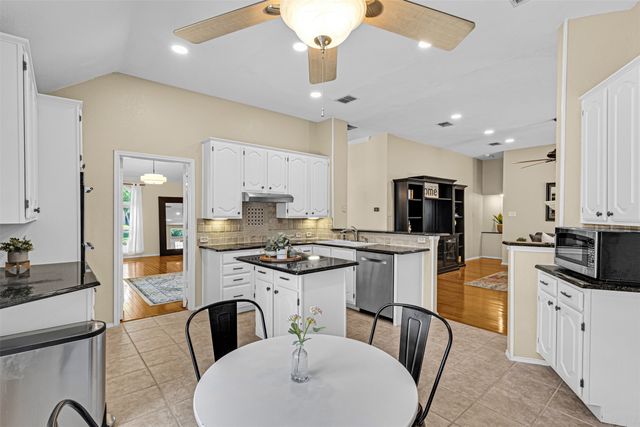 921 Lochmoor Lane, Highland Village, TX 75077