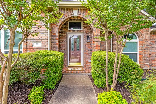 921 Lochmoor Lane, Highland Village, TX 75077