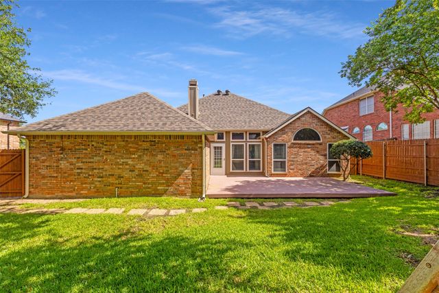 921 Lochmoor Lane, Highland Village, TX 75077