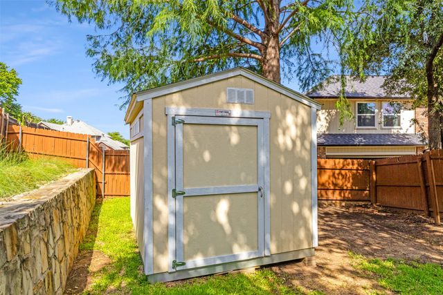 921 Lochmoor Lane, Highland Village, TX 75077