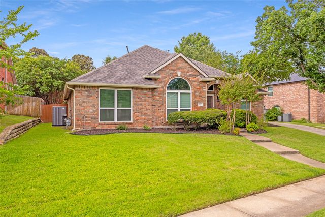 921 Lochmoor Lane, Highland Village, TX 75077