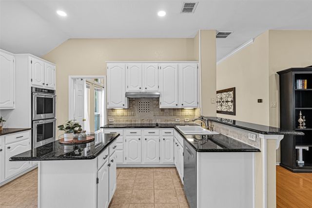 921 Lochmoor Lane, Highland Village, TX 75077