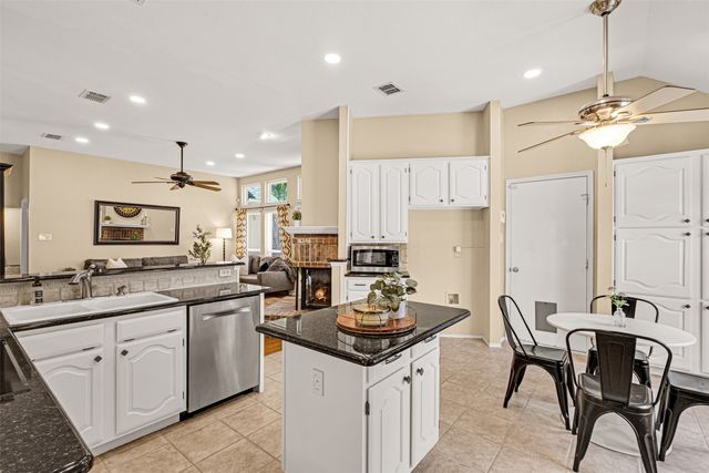 921 Lochmoor Lane, Highland Village, TX 75077