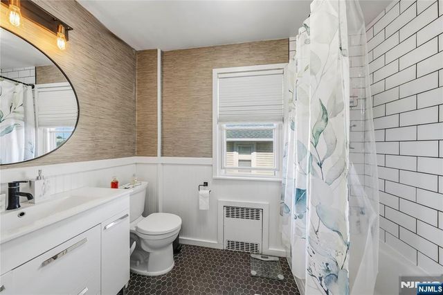 344 Rutherford Avenue, Lyndhurst, NJ 07071