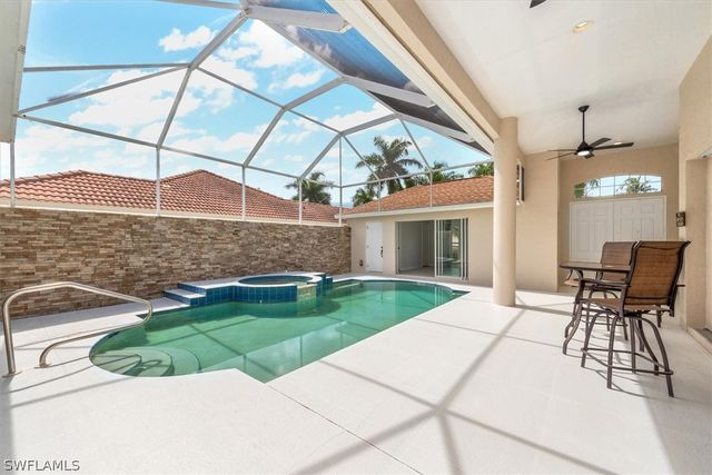 1435 Vintage LN, Naples, FL 34104