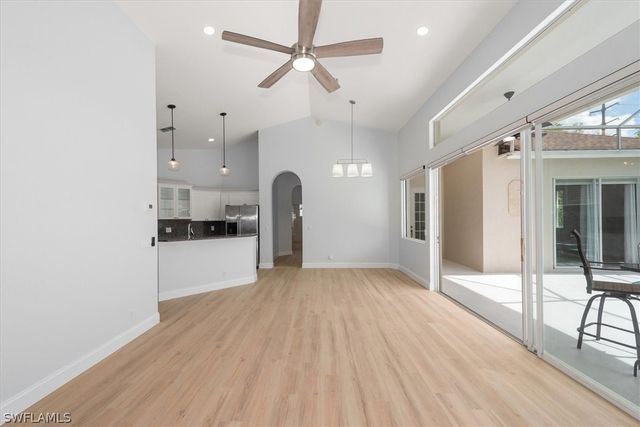 1435 Vintage LN, Naples, FL 34104