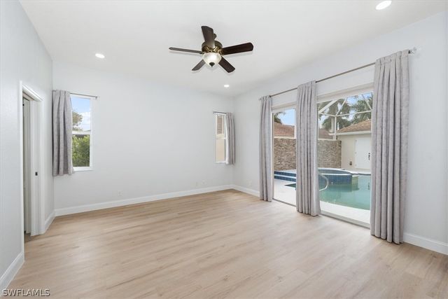 1435 Vintage LN, Naples, FL 34104