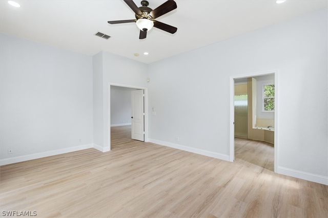 1435 Vintage LN, Naples, FL 34104