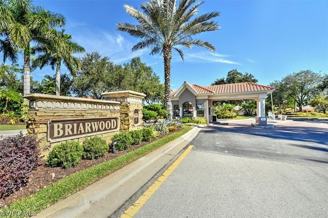 1435 Vintage LN, Naples, FL 34104