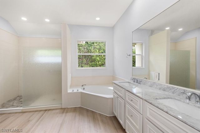 1435 Vintage LN, Naples, FL 34104