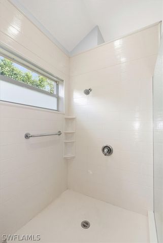 1435 Vintage LN, Naples, FL 34104