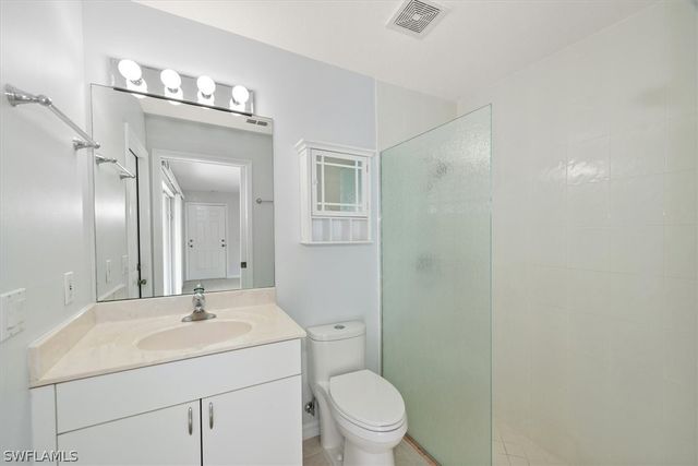 1435 Vintage LN, Naples, FL 34104