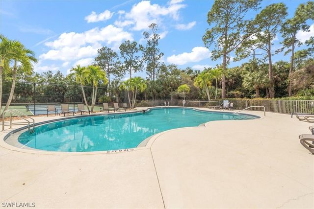 1435 Vintage LN, Naples, FL 34104