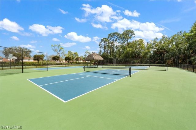 1435 Vintage LN, Naples, FL 34104