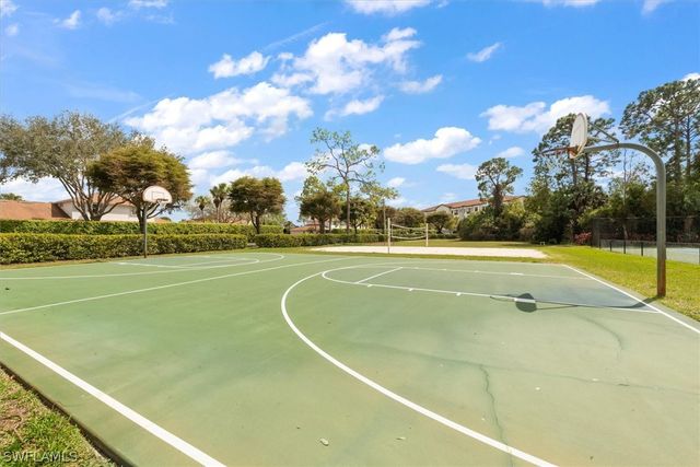 1435 Vintage LN, Naples, FL 34104