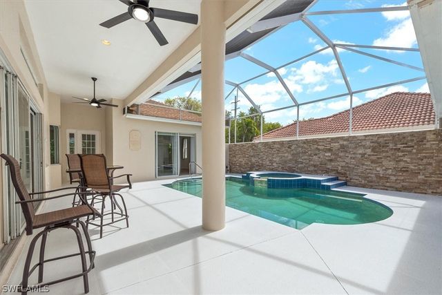 1435 Vintage LN, Naples, FL 34104