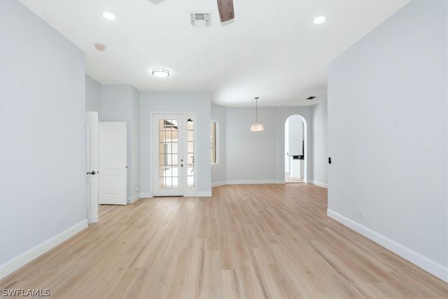 1435 Vintage LN, Naples, FL 34104