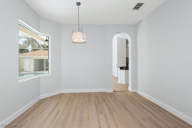 1435 Vintage LN, Naples, FL 34104