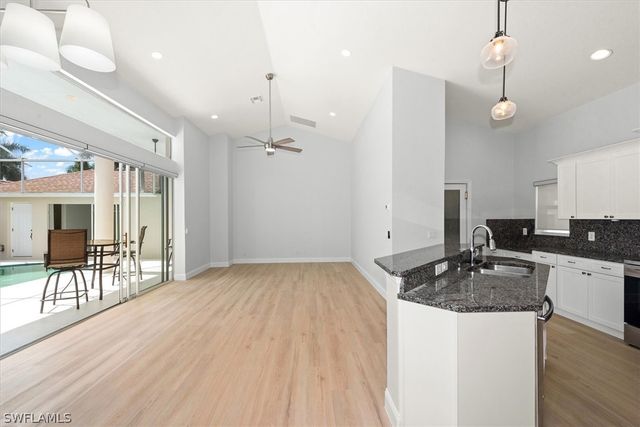 1435 Vintage LN, Naples, FL 34104