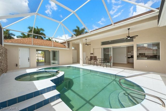 1435 Vintage LN, Naples, FL 34104