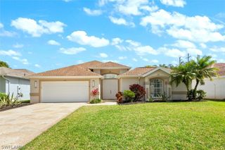 1435 Vintage LN, Naples, FL 34104