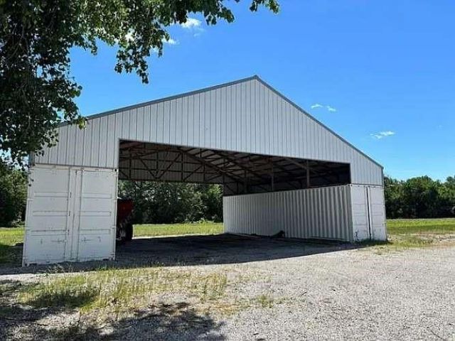 12623 S 1600th Road, Nevada, MO 64772