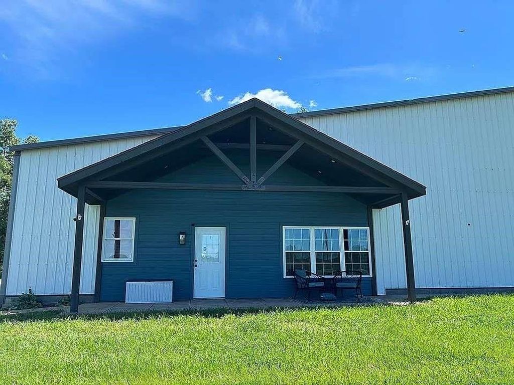 12623 S 1600th Road, Nevada, MO 64772