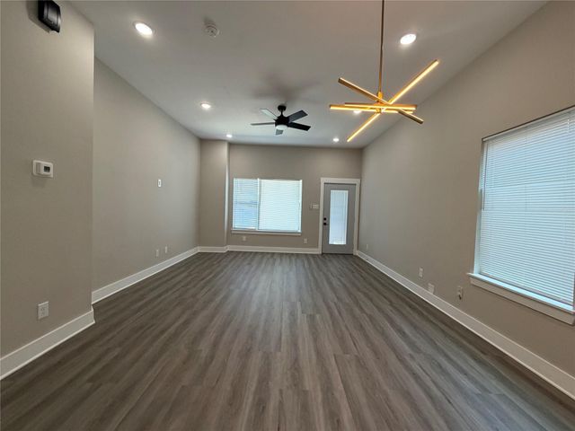 8114 Double Avenue A, Houston, TX 77088