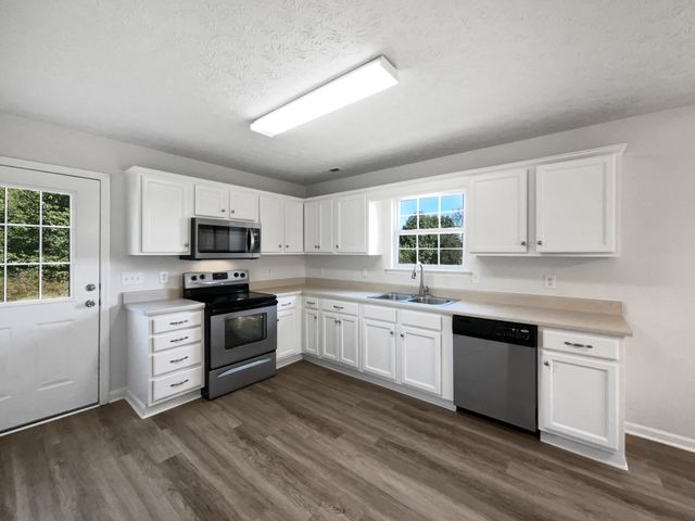 312 Cottonwood Dr, Shelbyville, TN 37160