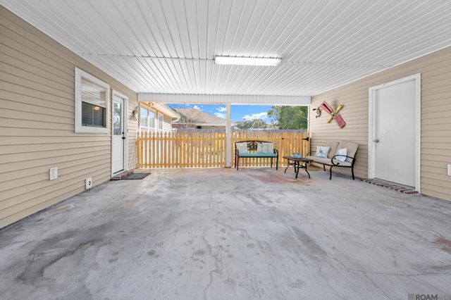 9156 Drew Dr, Denham Springs, LA 70726