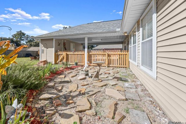 9156 Drew Dr, Denham Springs, LA 70726