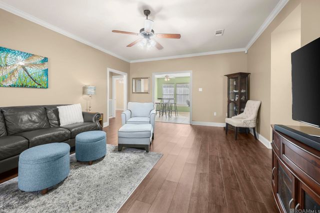 9156 Drew Dr, Denham Springs, LA 70726