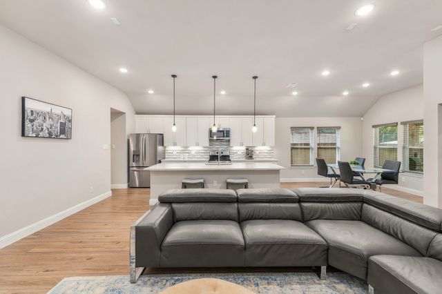 804 S Adelaide Street, Terrell, TX 75160