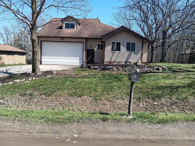 15133 Eddy Lake Road, Fenton, MI 48430
