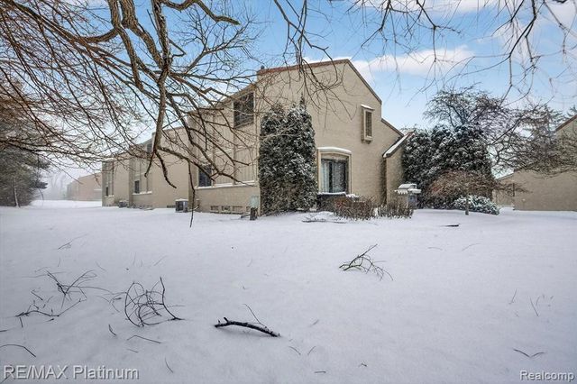 2927 Moon Lake Drive 58, West Bloomfield, MI 48323