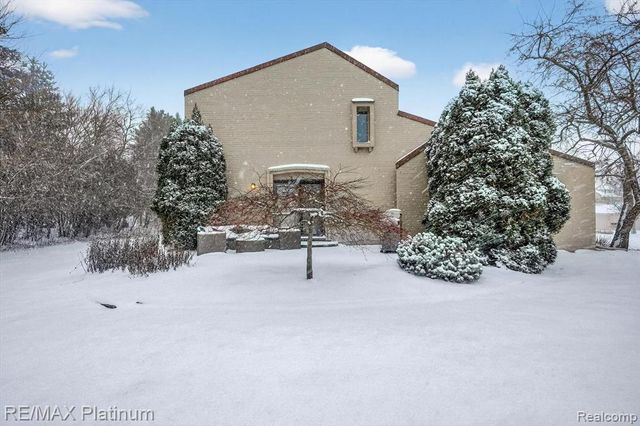 2927 Moon Lake Drive 58, West Bloomfield, MI 48323