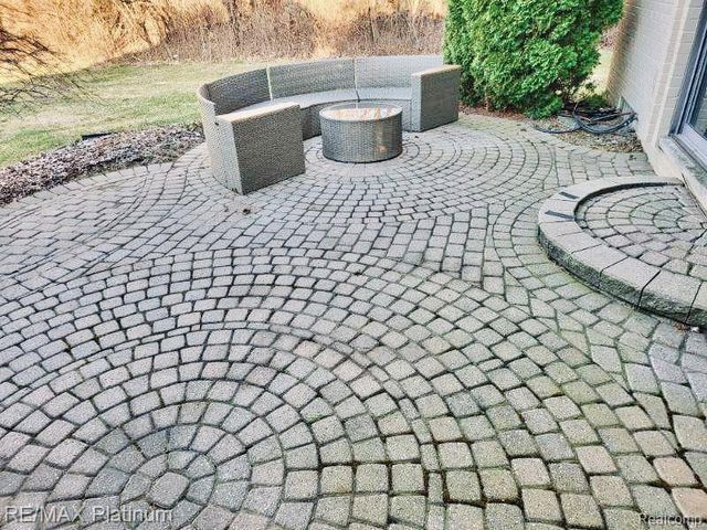 2927 Moon Lake Drive 58, West Bloomfield, MI 48323