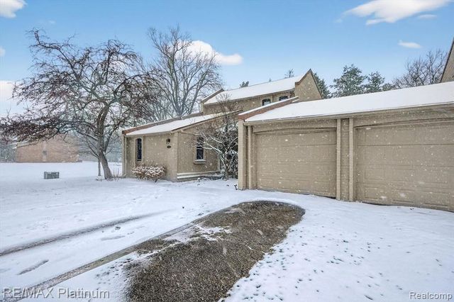 2927 Moon Lake Drive 58, West Bloomfield, MI 48323