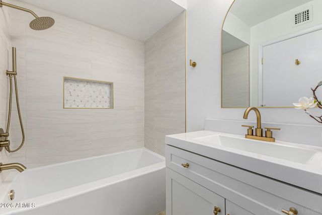 608 S LEISURE WORLD Drive, Mesa, AZ 85206