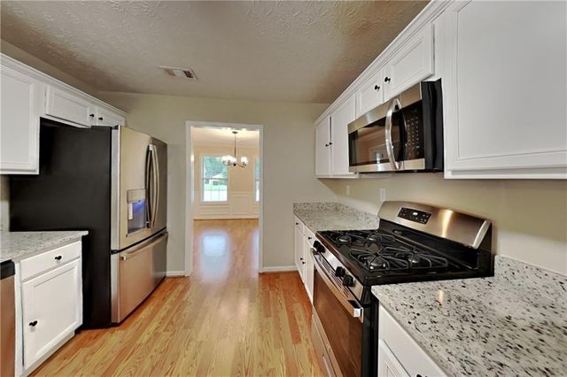 7435 Calm Springs Drive, Flowery Branch, GA 30542