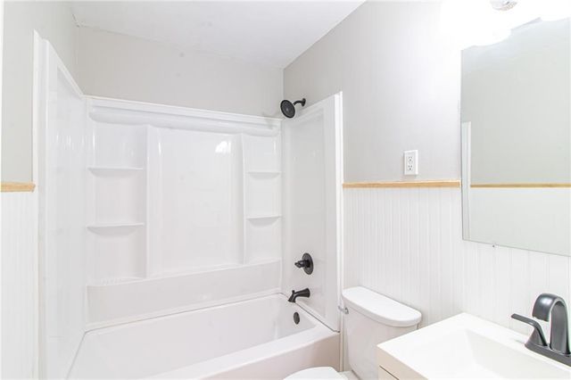 1608 Lee Lane, Pleasant Hill, MO 64080