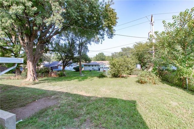 1608 Lee Lane, Pleasant Hill, MO 64080