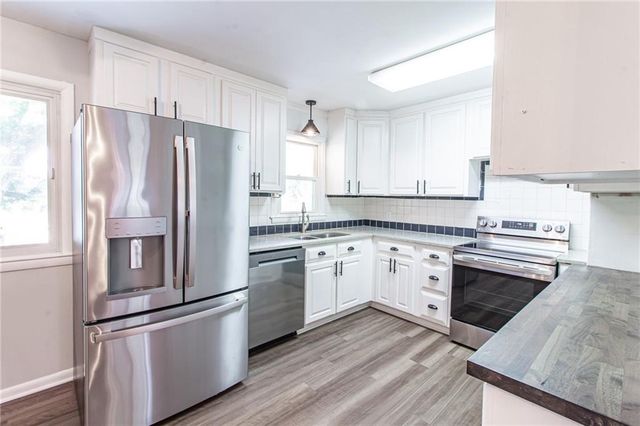1608 Lee Lane, Pleasant Hill, MO 64080