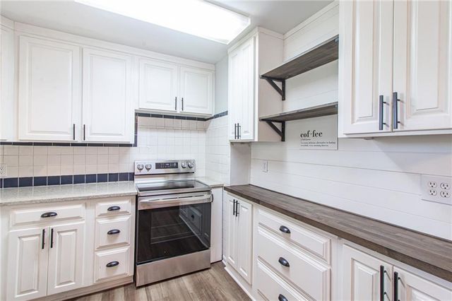 1608 Lee Lane, Pleasant Hill, MO 64080