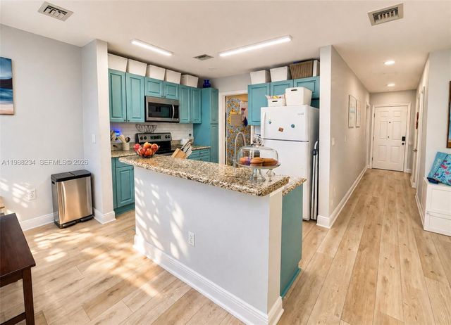 6613 Old Farm Trl, Boynton Beach, FL 33437