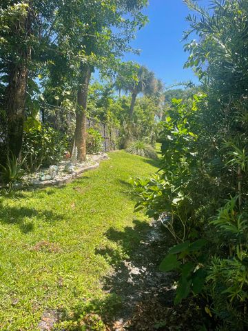 804 Summit Lake Drive, West Palm Beach, FL 33406