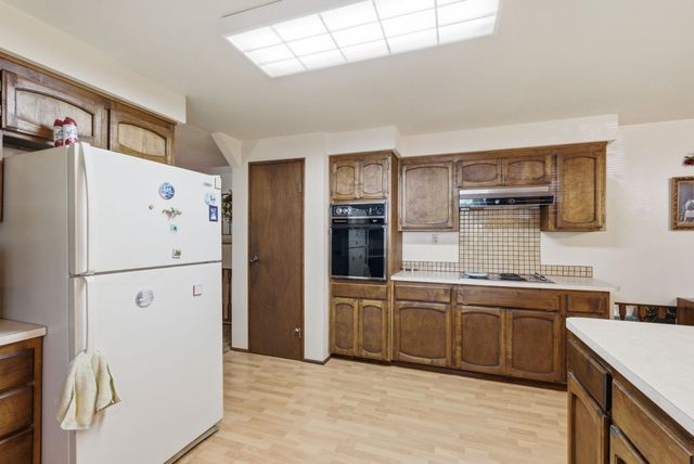 9313 N Ellenwood Ct, Nine Mile Falls, WA 99026