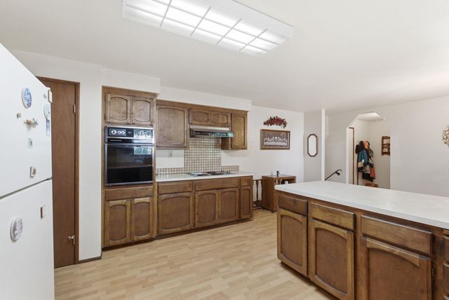 9313 N Ellenwood Ct, Nine Mile Falls, WA 99026