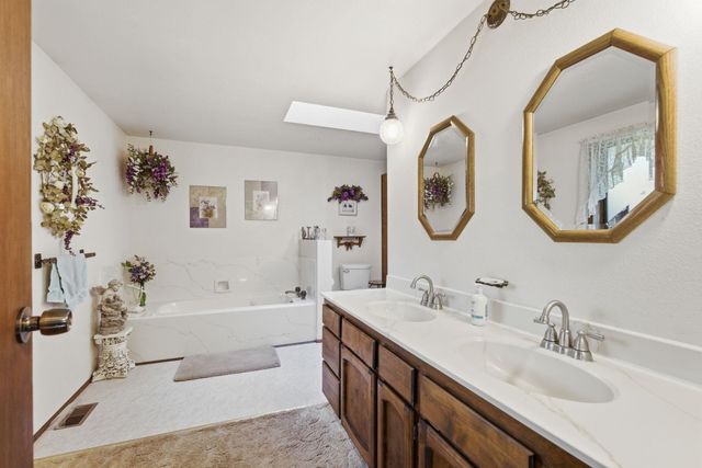 9313 N Ellenwood Ct, Nine Mile Falls, WA 99026